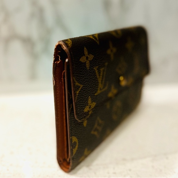 Louis Vuitton Monogram Wallet (Free Chain) - Picture 5 of 16